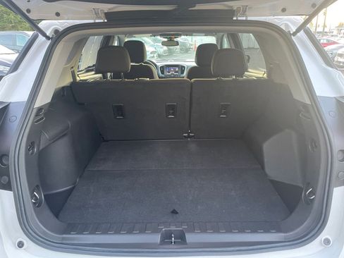 Used 2024 GMC Terrain SLE image 30