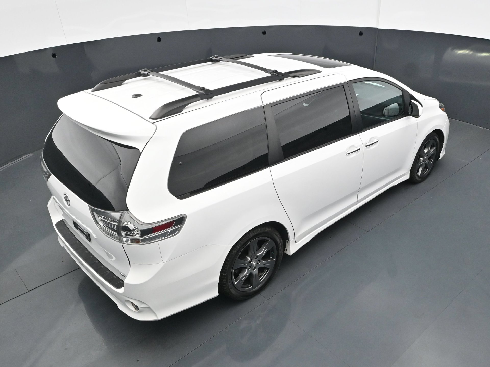 Used 2017 Toyota Sienna SE w/ SE Preferred Package FWD image 42