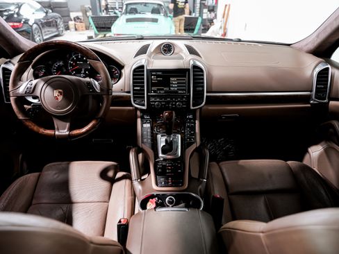 Used 2013 Porsche Cayenne Turbo AWD/4WD image 20