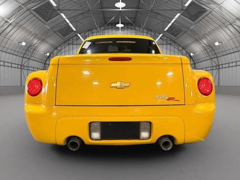 Used 2004 Chevrolet SSR w/ Preferred Equipment Group RWD image 19