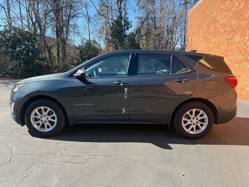 Used 2019 Chevrolet Equinox LS image 4