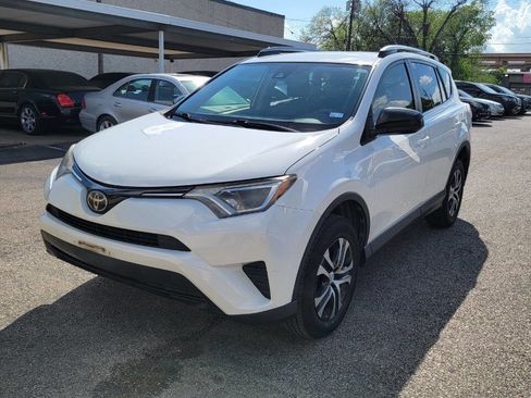 Used 2017 Toyota RAV4 LE image 1