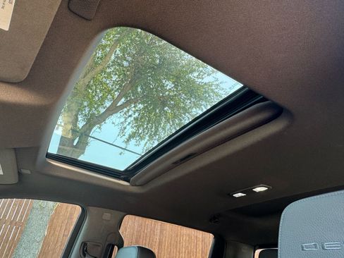 Used 2021 GMC Sierra 1500 Denali w/ Denali Ultimate Package image 23