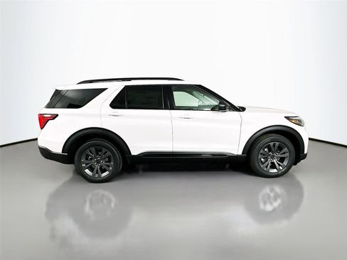 New 2026 Ford Explorer Active w/ Active Comfort Package image 17