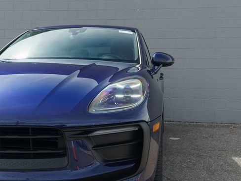 Certified 2026 Porsche Macan AWD/4WD image 11