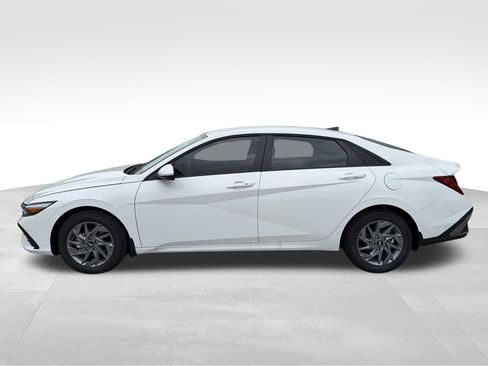 New 2026 Hyundai Elantra Hybrid FWD image 11