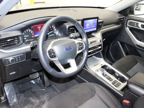 Used 2022 Ford Explorer XLT image 23