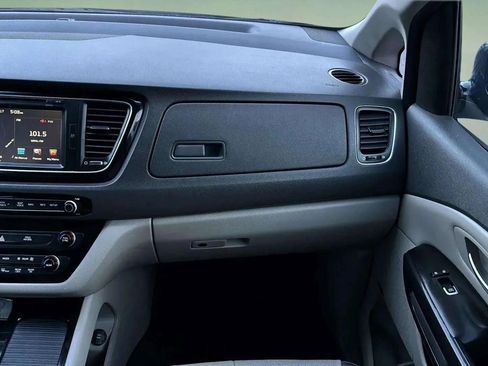 Used 2015 Kia Sedona SX image 34