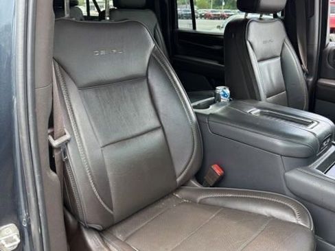 Used 2021 GMC Yukon XL Denali w/ Denali Premium Package AWD/4WD image 22