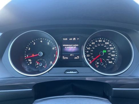 Used 2021 Volkswagen Tiguan SE image 18