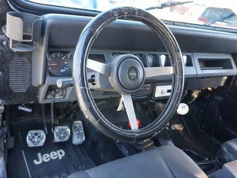 Used 1993 Jeep Wrangler S image 9