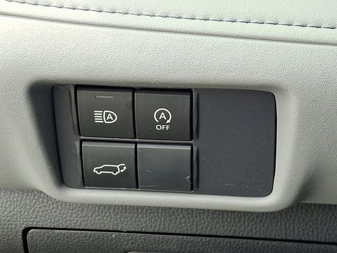 Used 2023 Toyota Highlander XLE AWD/4WD image 24