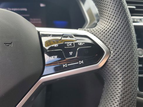 Used 2022 Volkswagen Tiguan SE R-Line image 30