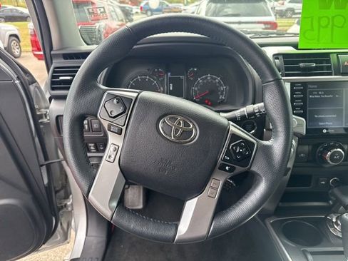Used 2024 Toyota 4Runner SR5 AWD/4WD image 28