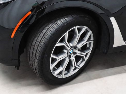 Used 2022 BMW X7 xDrive40i w/ Premium Package image 51