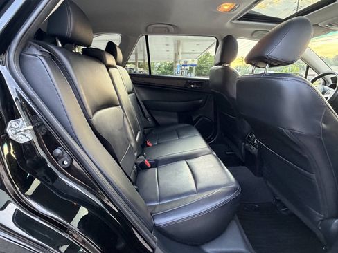 Used 2017 Subaru Outback 3.6R Limited AWD/4WD image 10