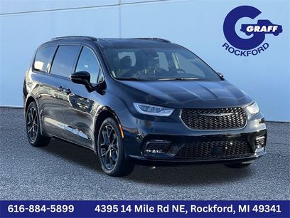 Certified 2026 Chrysler Pacifica Select w/ S Appearance Package