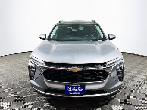 Used 2024 Chevrolet Trax LT image 3
