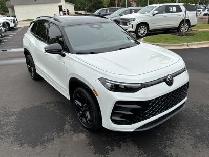 Used 2025 Volkswagen Tiguan SE R-Line