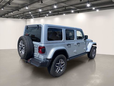 Used 2024 Jeep Wrangler Unlimited Sahara w/ Technology Group AWD/4WD image 7