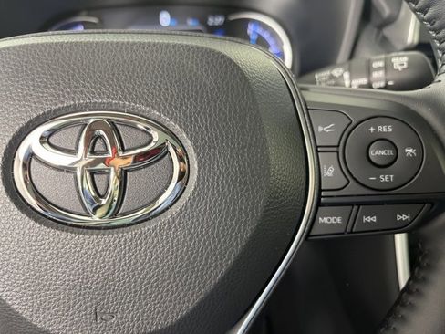 Used 2025 Toyota RAV4 XLE w/ Convenience Package image 10