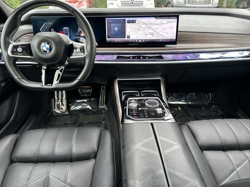 Used 2023 BMW 740i w/ Parking Assistance Package RWD image 11