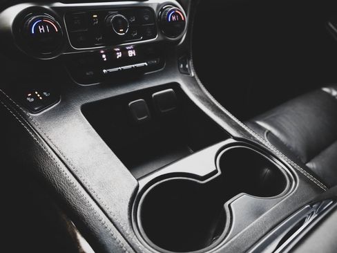 Used 2018 Chevrolet Suburban LT image 19