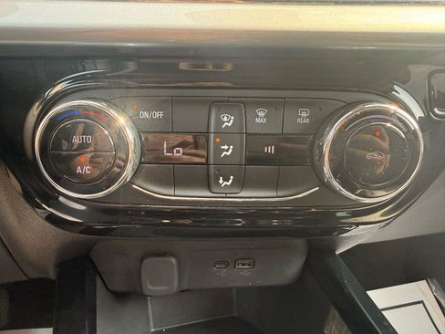 Used 2025 Chevrolet Trax LT FWD image 20