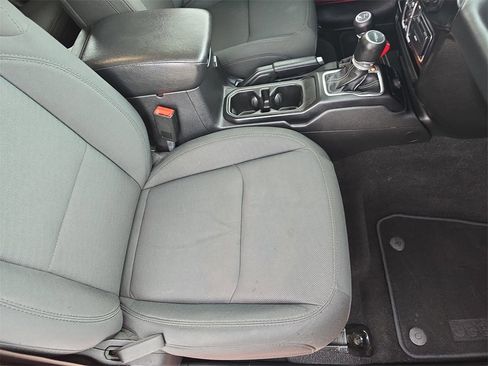 Used 2020 Jeep Gladiator Overland w/ Trailer Tow Package image 10