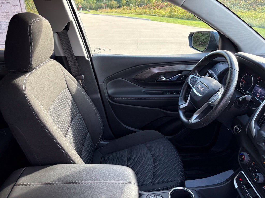 Used 2024 GMC Terrain SLE w/ Driver Convenience Package FWD image 29