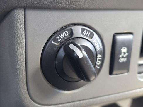 Used 2019 Nissan Frontier SV image 24