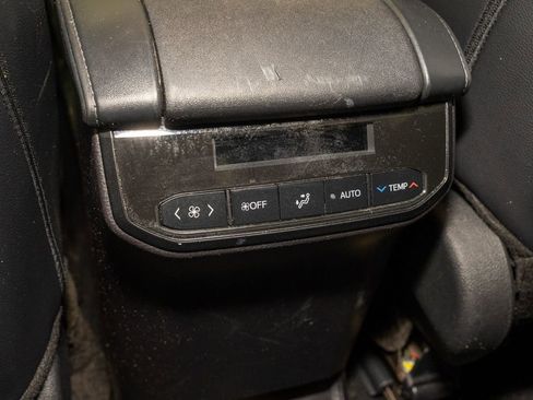 Used 2024 Toyota Highlander XLE image 8