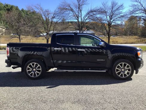 Used 2020 GMC Canyon Denali image 8