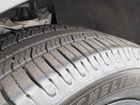 Used 2024 Ford Edge SE w/ Black Appearance Package image 10