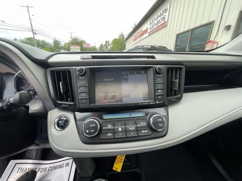 Used 2017 Toyota RAV4 Limited image 13