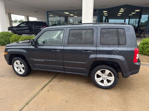 Used 2015 Jeep Patriot Latitude AWD/4WD image 9