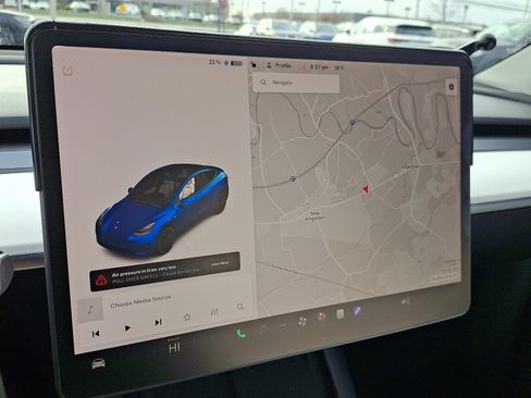 Used 2022 Tesla Model Y Long Range image 17