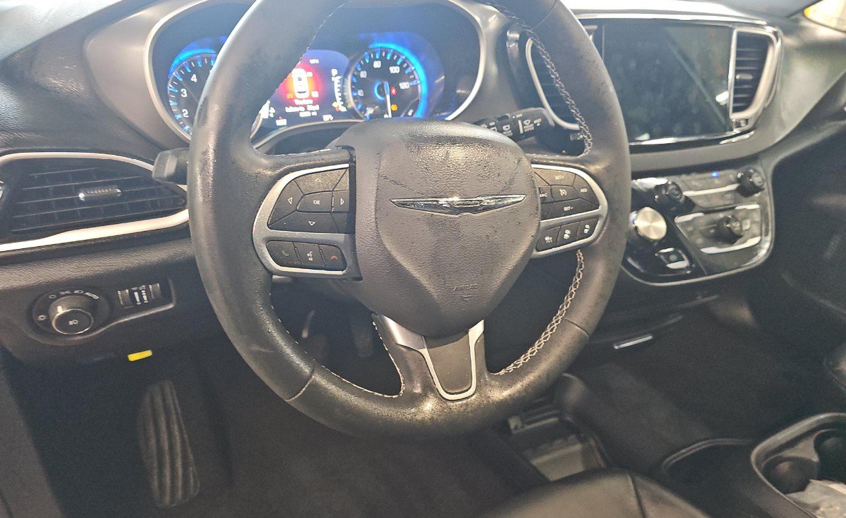 Used 2026 Chrysler Pacifica Select FWD image 9
