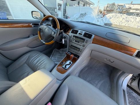 Used 2005 Lexus ES 330 ES 330 Sedan 4D image 19