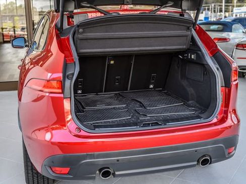 Used 2018 Jaguar F-PACE R-Sport image 11