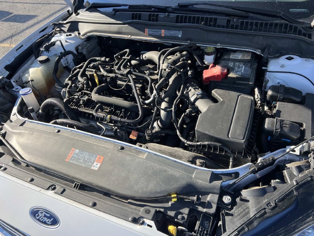 Used 2020 Ford Fusion SE w/ Equipment Group 151A FWD image 9