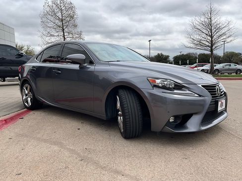 Used 2016 Lexus IS 200t RWD image 4