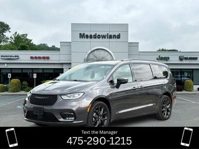 Certified 2023 Chrysler Pacifica Touring-L w/ S Appearance Package