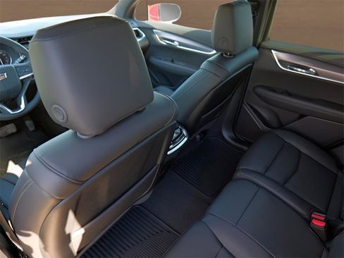 New 2025 Cadillac XT6 Luxury image 22