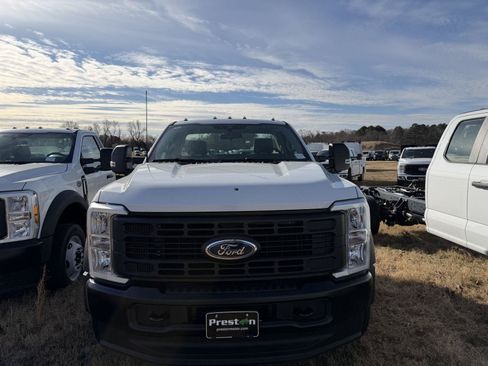 New 2025 Ford F550 2WD Regular Cab Super Duty image 11