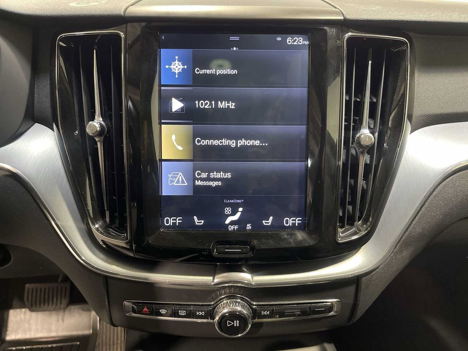 Used 2018 Volvo XC60 T5 Momentum w/ Vision Package AWD/4WD image 16