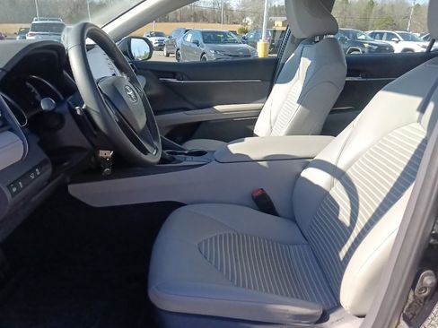 Used 2023 Toyota Camry SE image 15