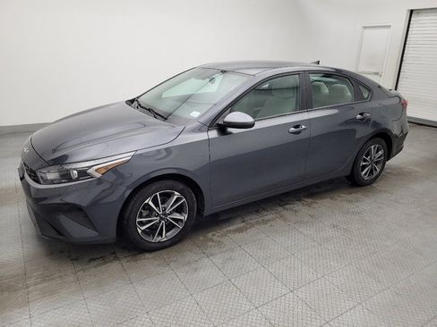 Used 2023 Kia Forte LXS image 2