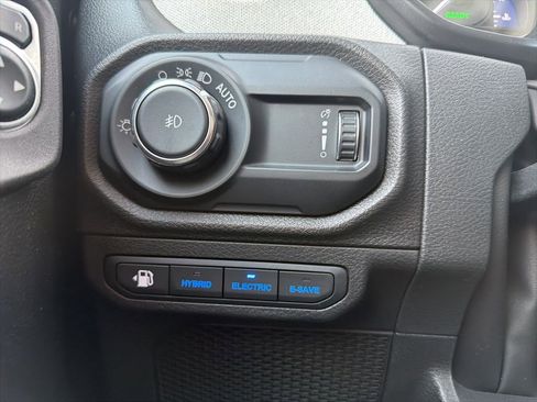 Used 2024 Jeep Wrangler Unlimited w/ Convenience Group image 19