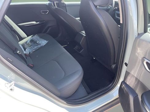 Used 2025 Kia K4 LXS FWD image 11